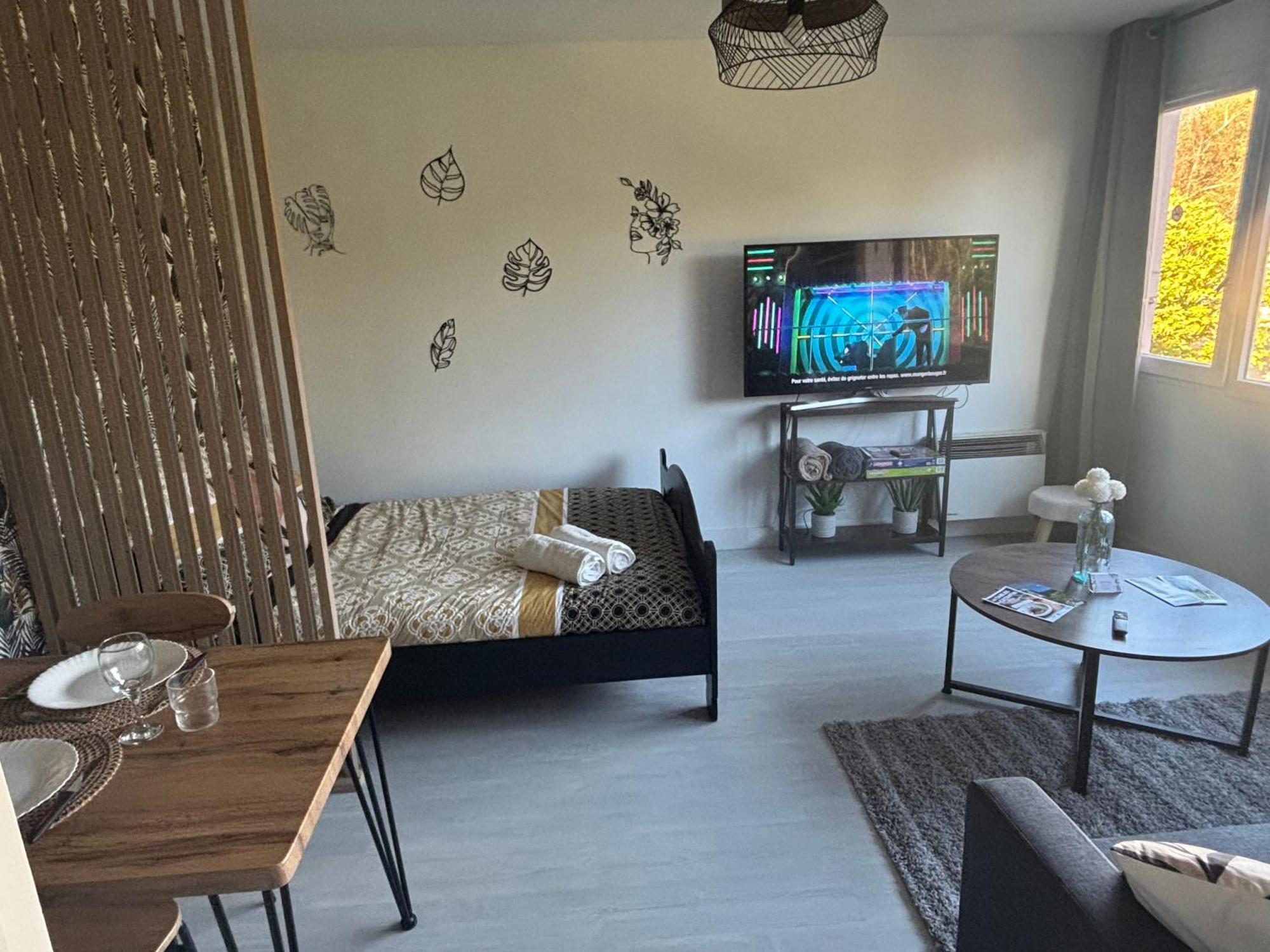 Bienvenue Chez Vous Apartment Valognes Bagian luar foto