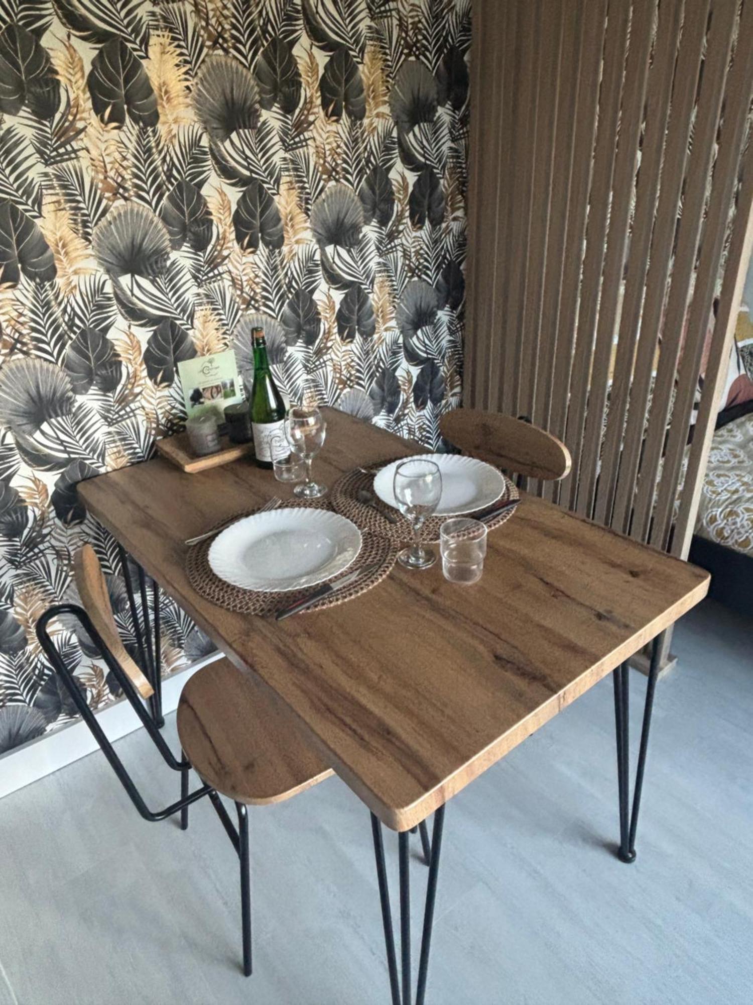 Bienvenue Chez Vous Apartment Valognes Bagian luar foto