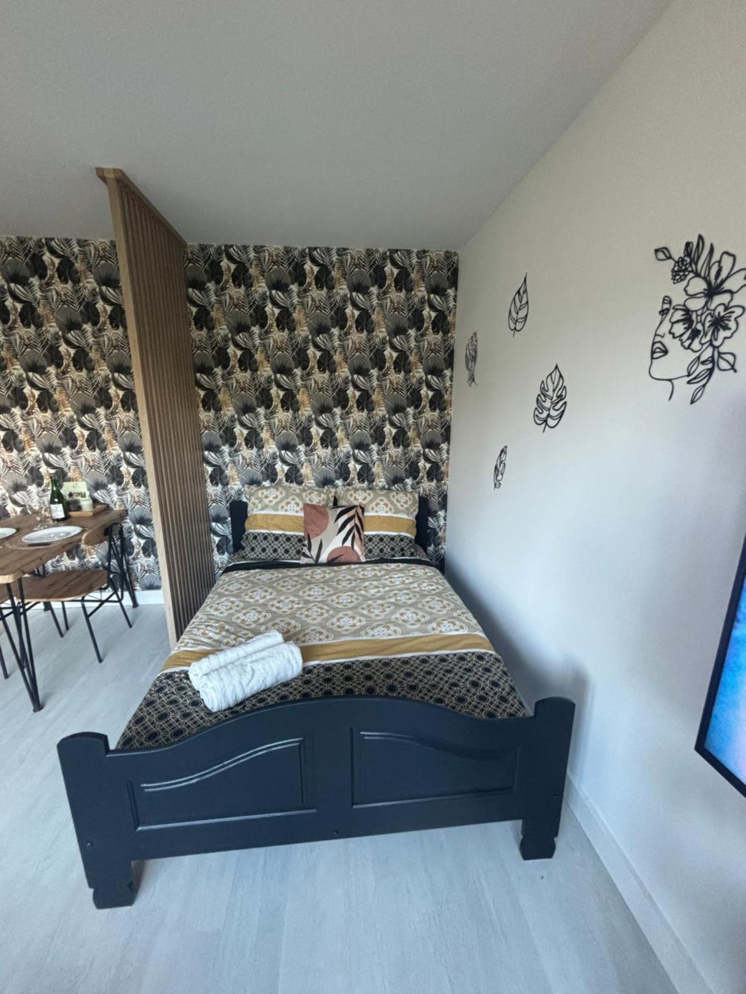 Bienvenue Chez Vous Apartment Valognes Bagian luar foto